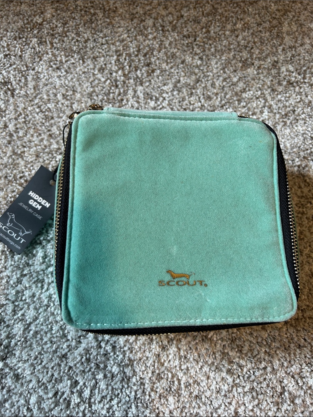 New/w tags Scout Mint Travel Jewelry Case with Gold Logo